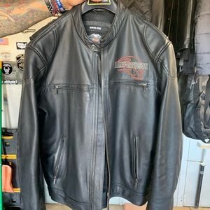 Men’s Harley Davidson leather jacket. Perfect barely worn condition.